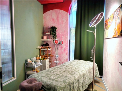 Graz (Stadt) | Nachfolge für Maniküre-, Pediküre- & Friseurbereich in etabliertem Kosmetikstudio gesucht – Bild 3